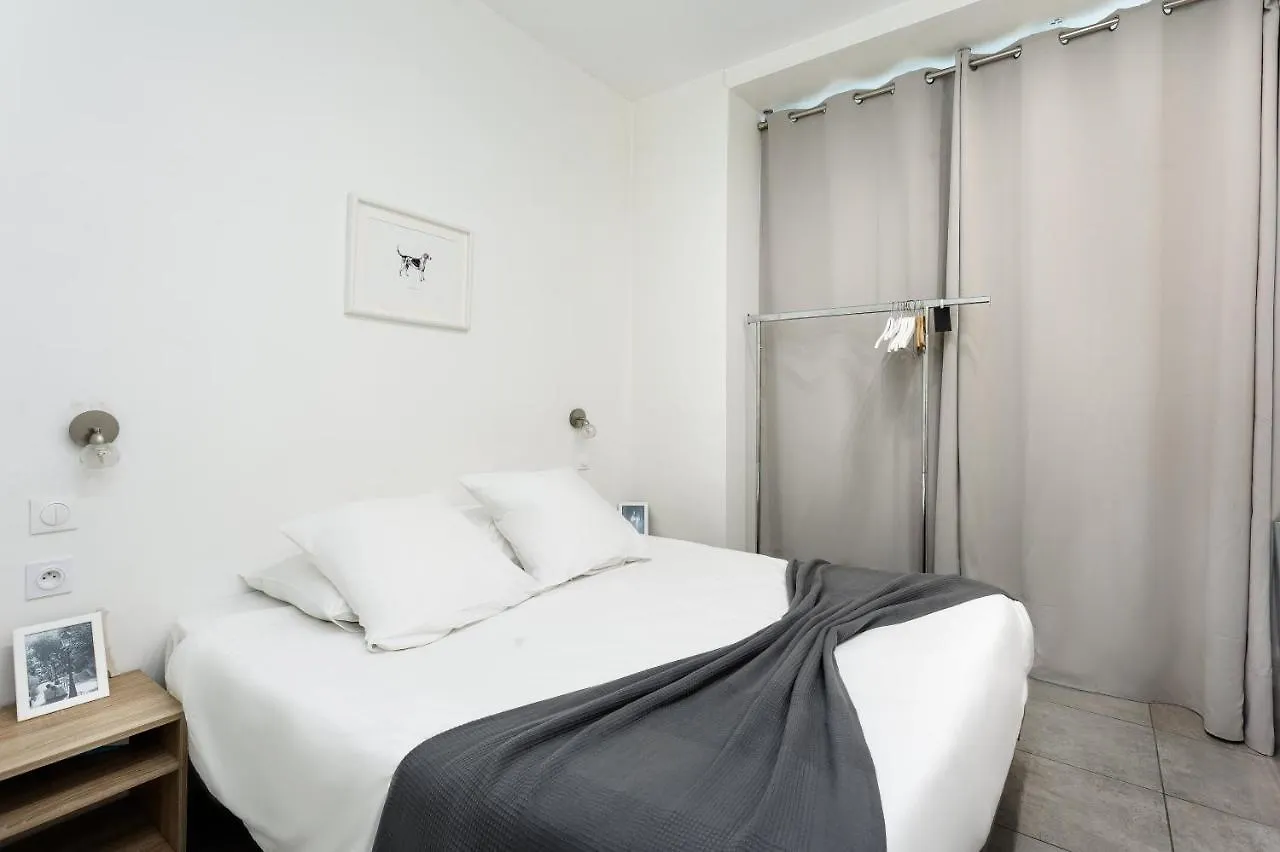 Rare! Private Garden In Paris, Close To Sacre Coeur Basilica! Appartement  Parijs