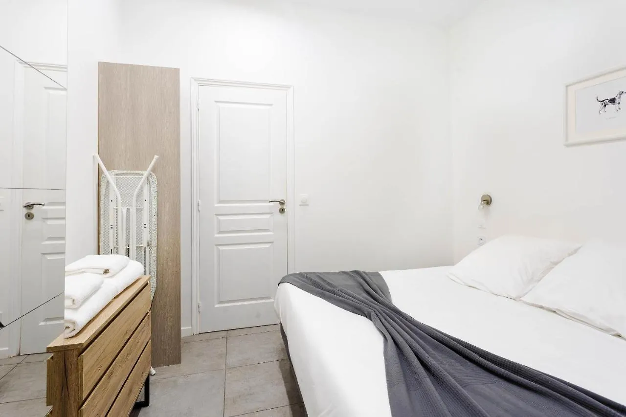 Rare! Private Garden In Paris, Close To Sacre Coeur Basilica! 0*,  Francia
