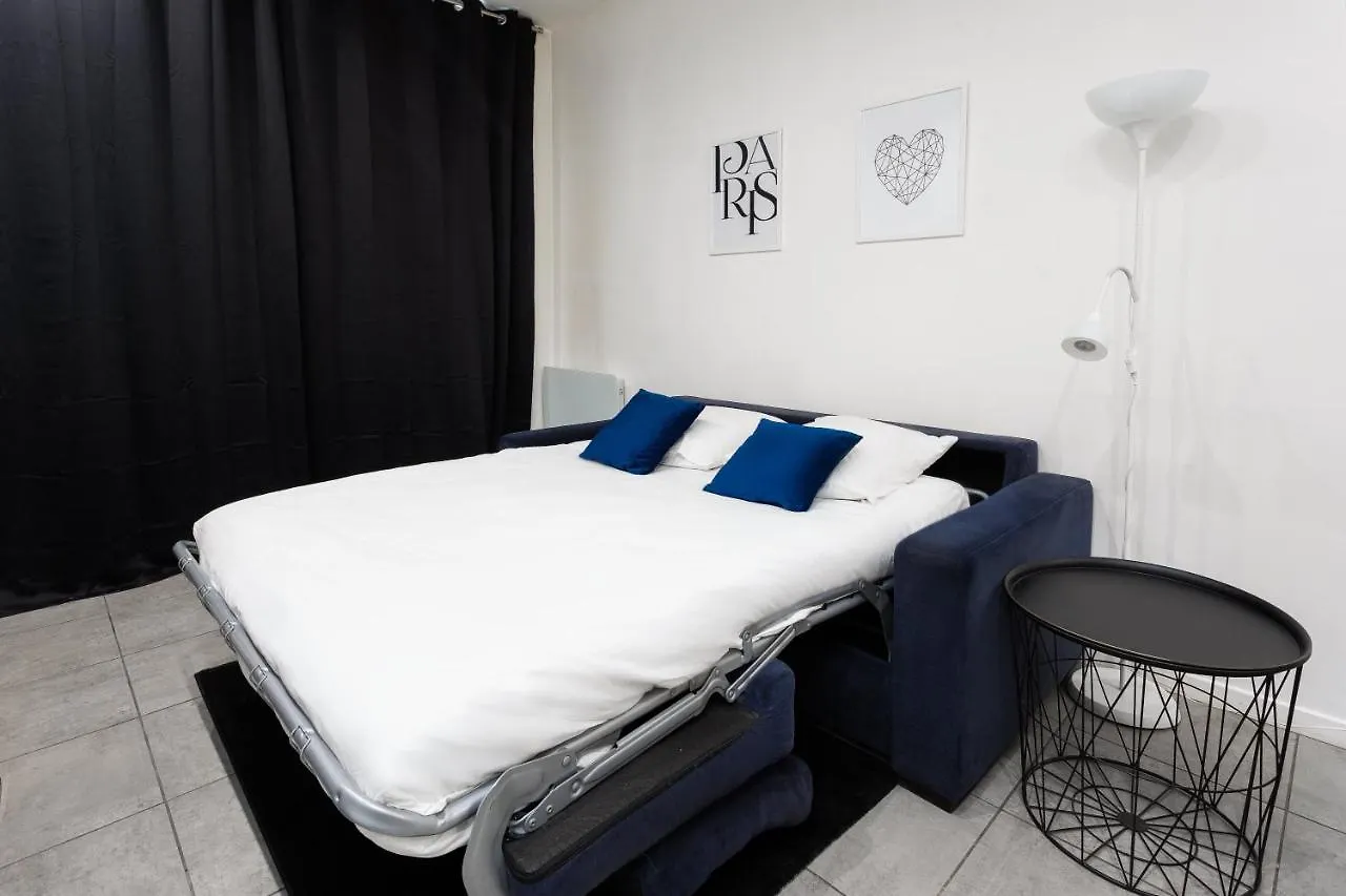 Rare! Private Garden In Paris, Close To Sacre Coeur Basilica! Apartamento