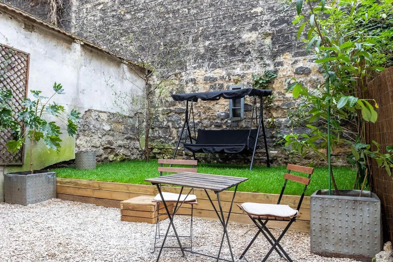 Rare! Private Garden In Paris, Close To Sacre Coeur Basilica! 0*,