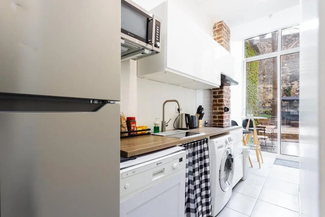 Rare! Private Garden In Paris, Close To Sacre Coeur Basilica!